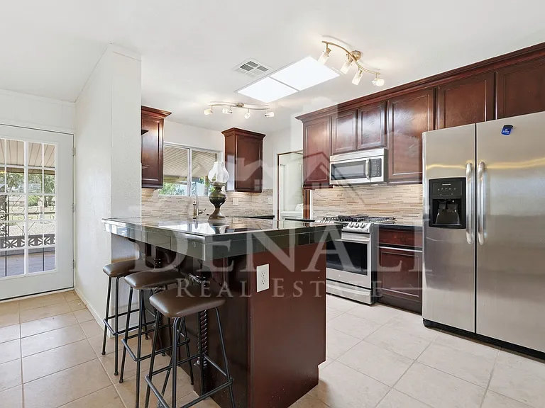 10747 W Hope Dr — Photo 7
