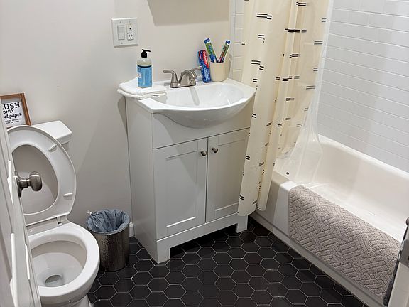 5th image of 331 Forrest St #1