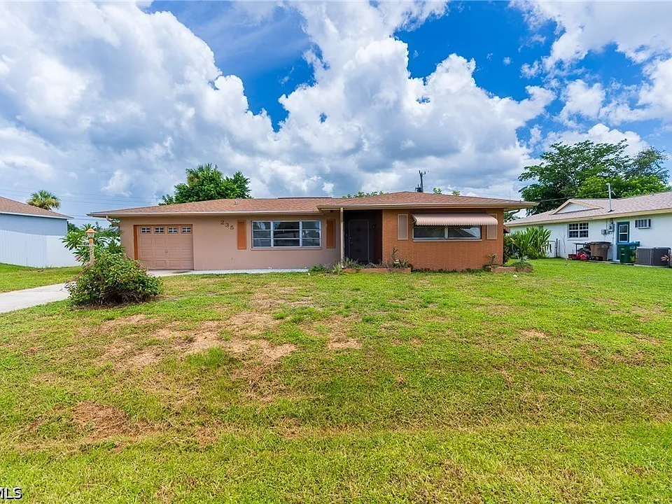 235 SE 45th St