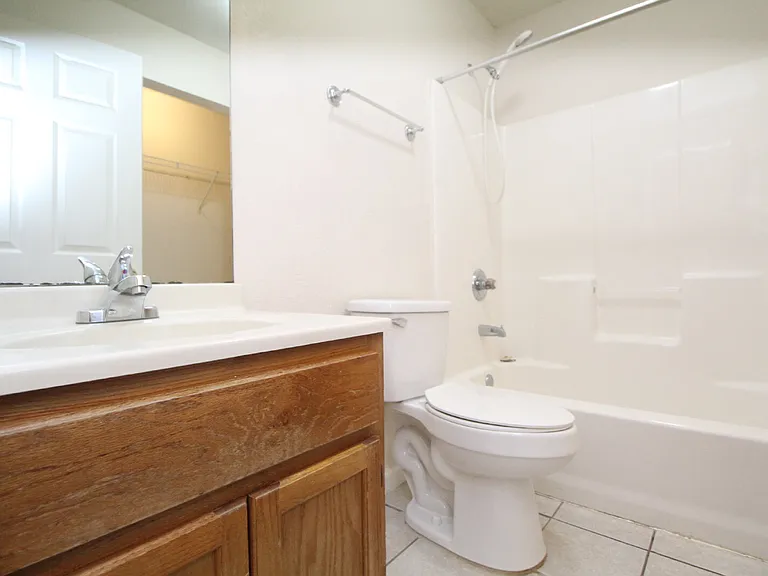 601 N 61st Ave #A — Photo 11