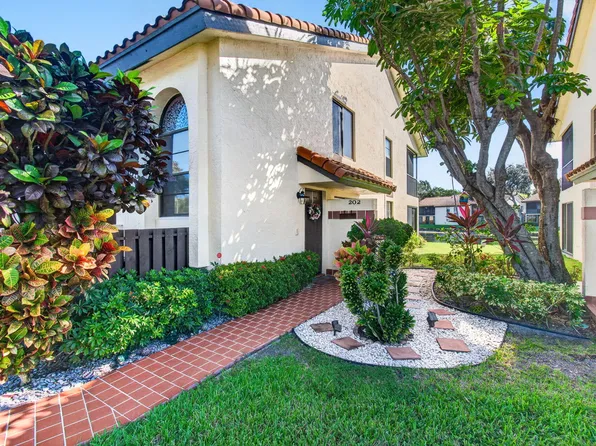 10383 S Circle Lake Drive #202, Boynton Beach, FL 33437