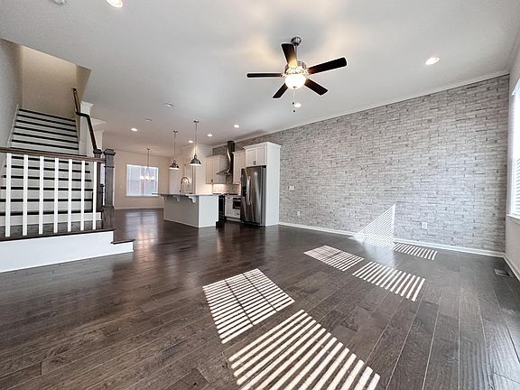 2nd image of 20 Lochurst Ln