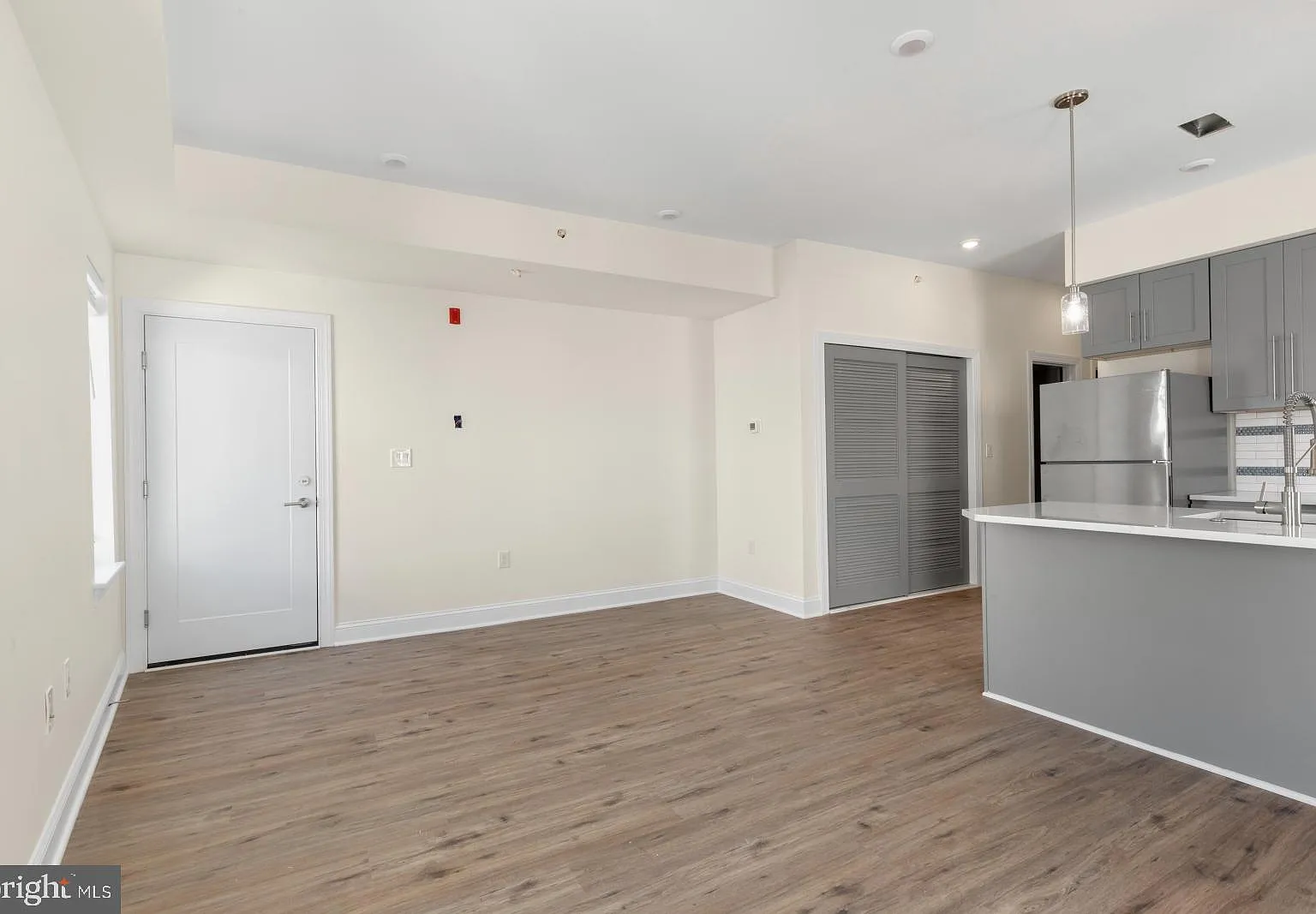 3 bed, 2.0 bath, $2,050 — Photo 2