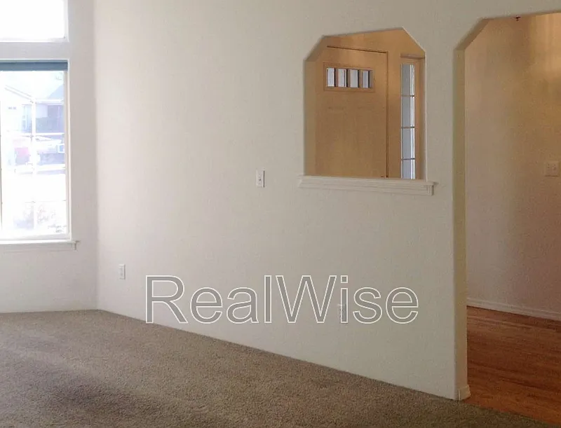 3 bed, 2.0 bath, 1452 sqft, $2,200 — Photo 3