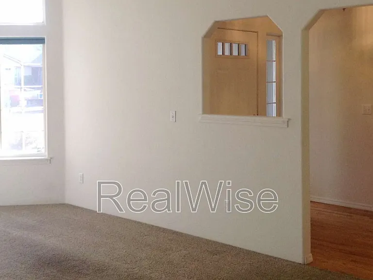 804 Corey Dr — Photo 3