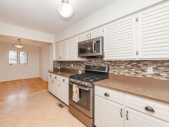 2nd image of 61 Spinnaker Way