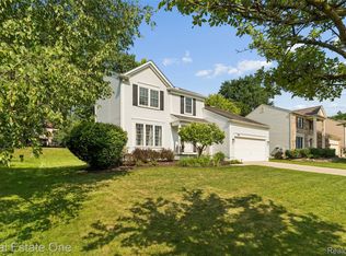 763 Whitney Dr, Rochester Hills, MI 48307