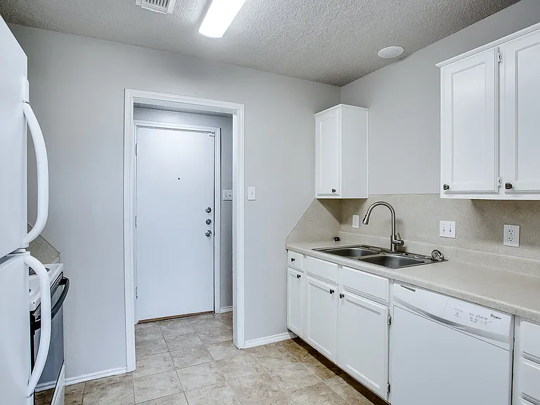 538 N Fulton Ave — Photo 6