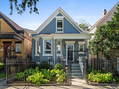 2733 W Nelson St, Chicago, IL, 60618