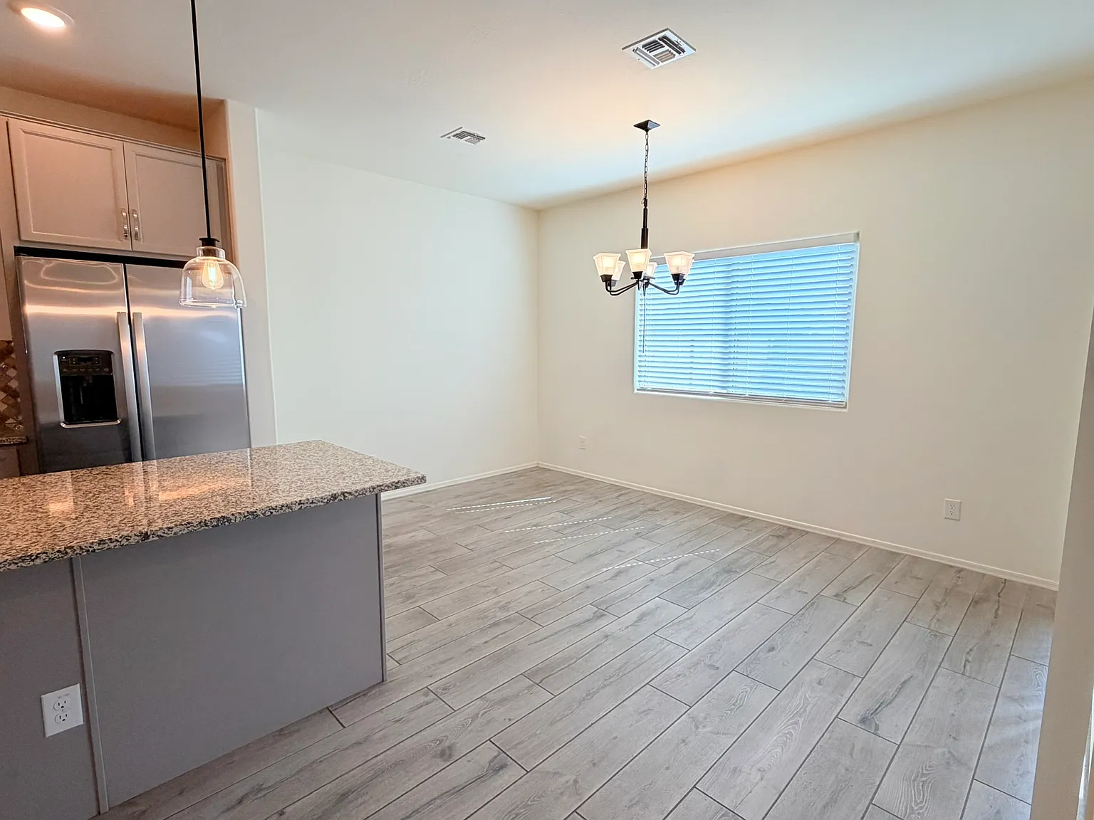 5 bed, 2275 sqft, $2,600 — Photo 4