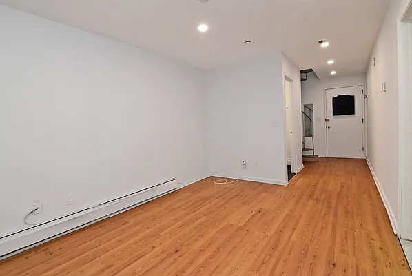 Rented by Ledvech Group | media 5