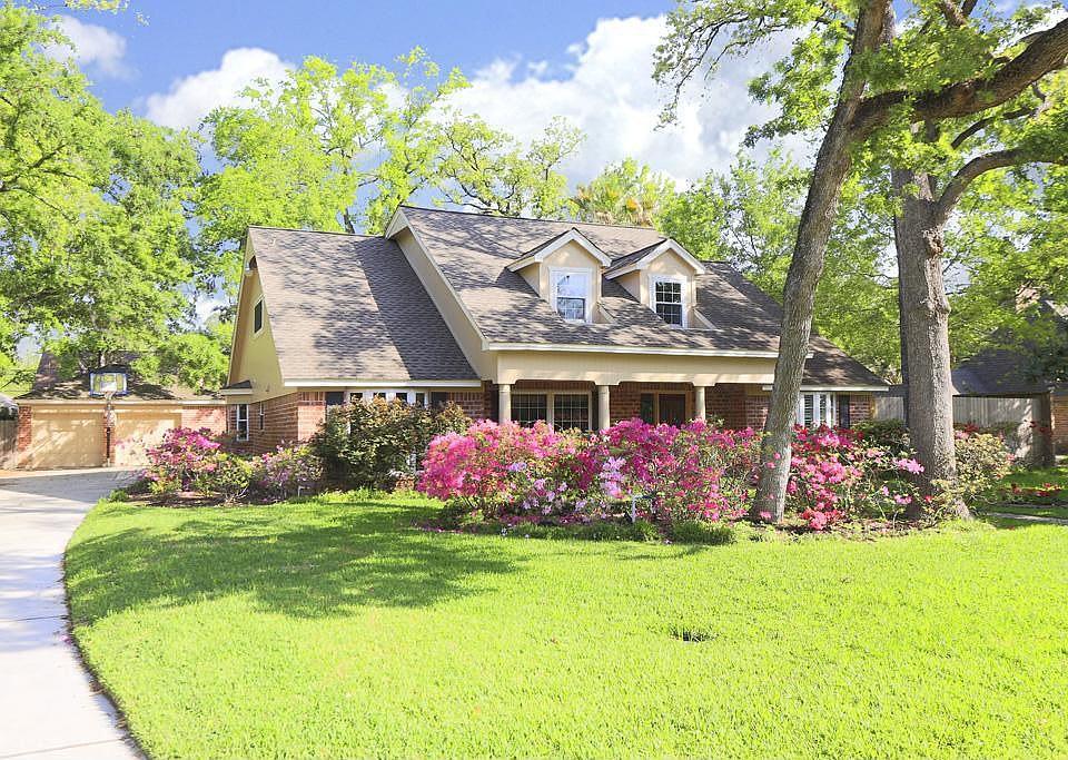 ATTRACTIVE 14126 HEATHERFIELD DRIVE IN RIVER FOREST SUBDIVISION