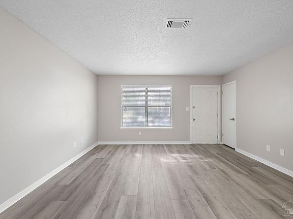 3rd image of 6418 Dallas Ave