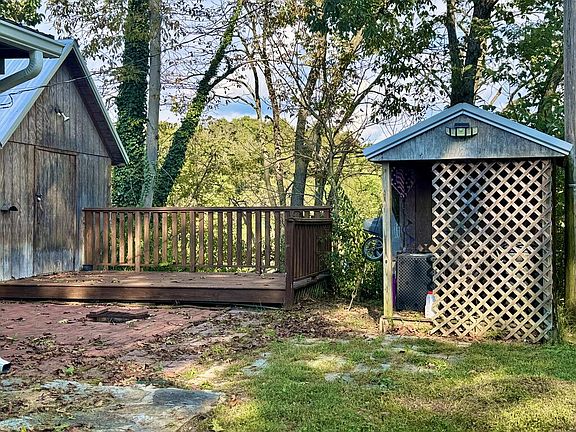 2nd image of 205 Phillipi Hollow Rd