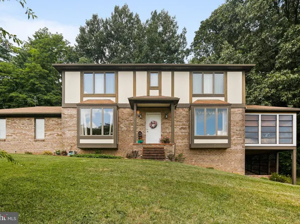 6344 Glenville Rd, Glen Rock, PA 17327