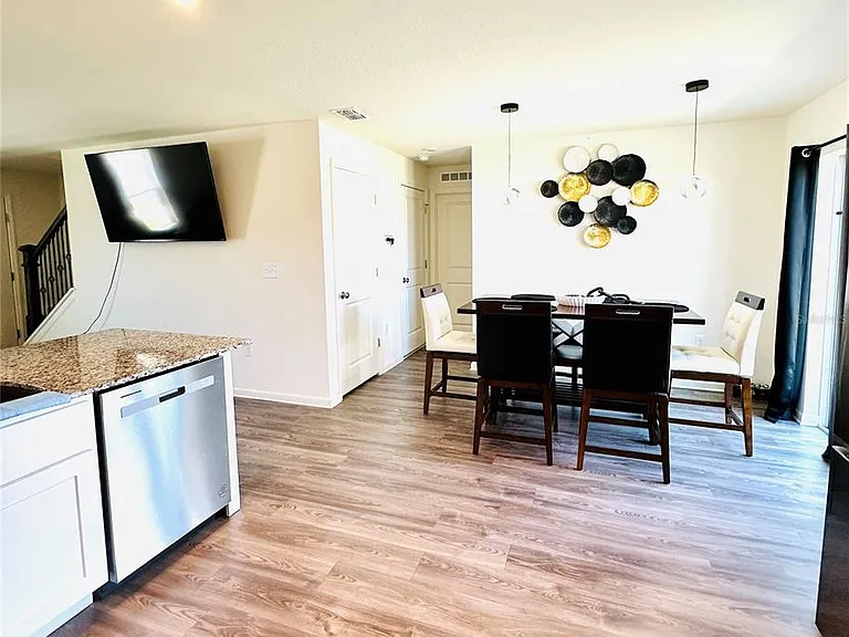 1053 Ambleside Dr — Photo 12