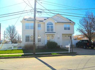 700 N Surrey Ave, Ventnor City, NJ 08406