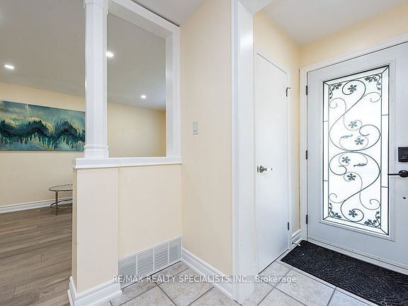4th image of 79 Clearbrooke Cir