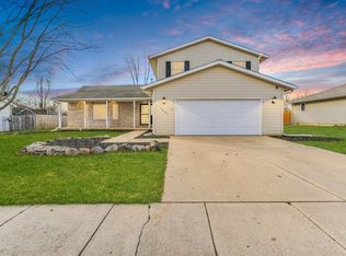 1207 Center St, Mahomet, IL 61853