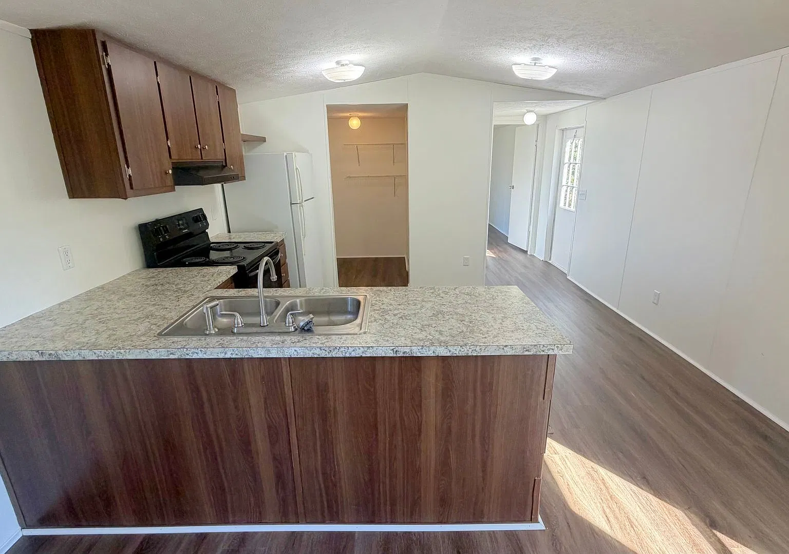 104 Oriole Ave — Photo 3