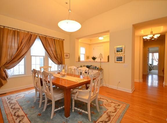 5th image of 35 Bluffs Ct