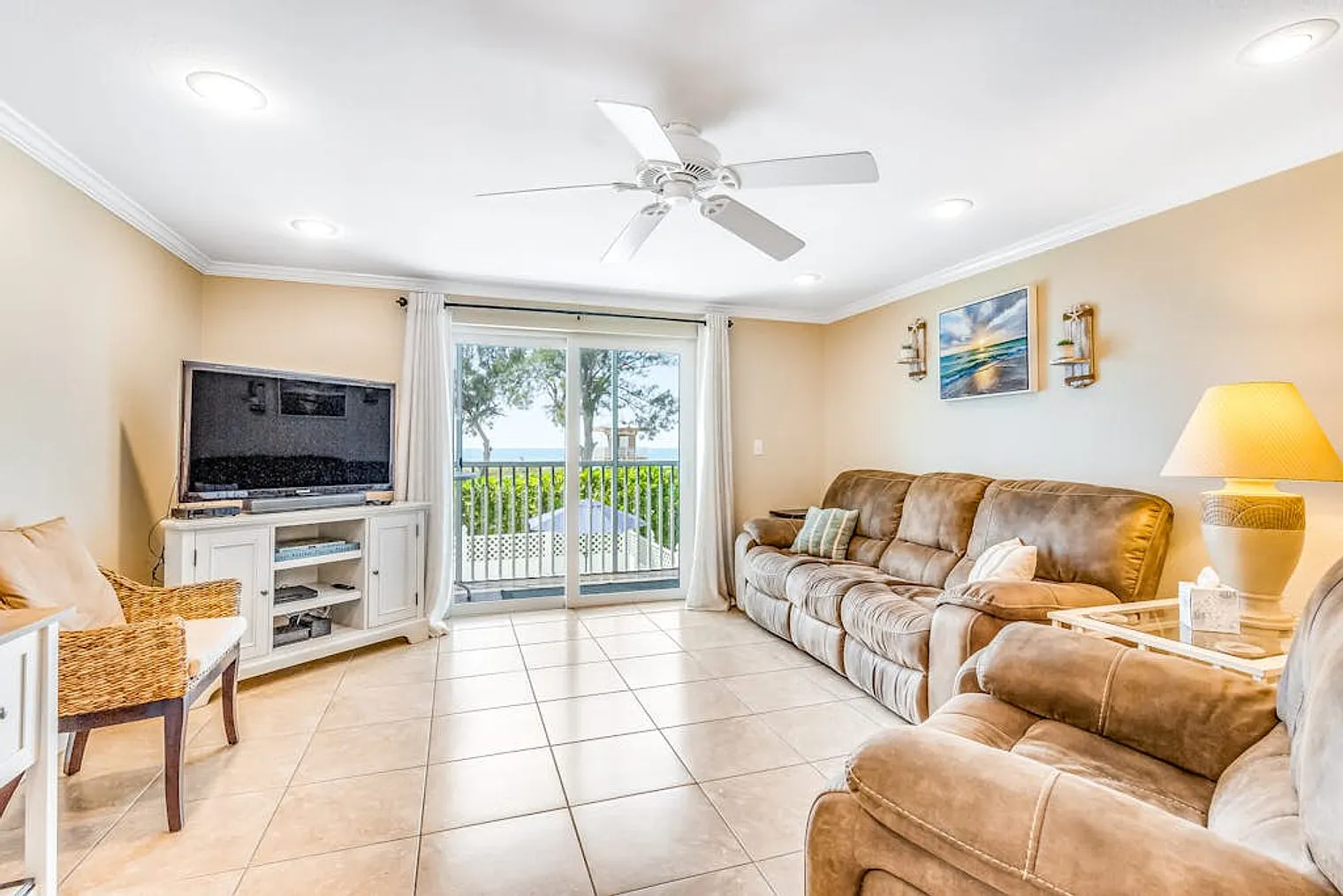2 bed, 2.0 bath, 893 sqft, $6,480 — Photo 1