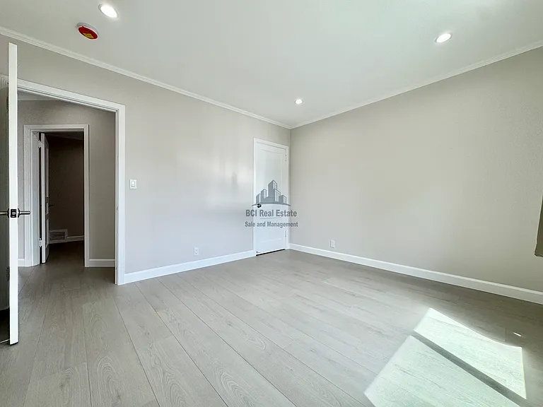 2114 35th Ave — Photo 19