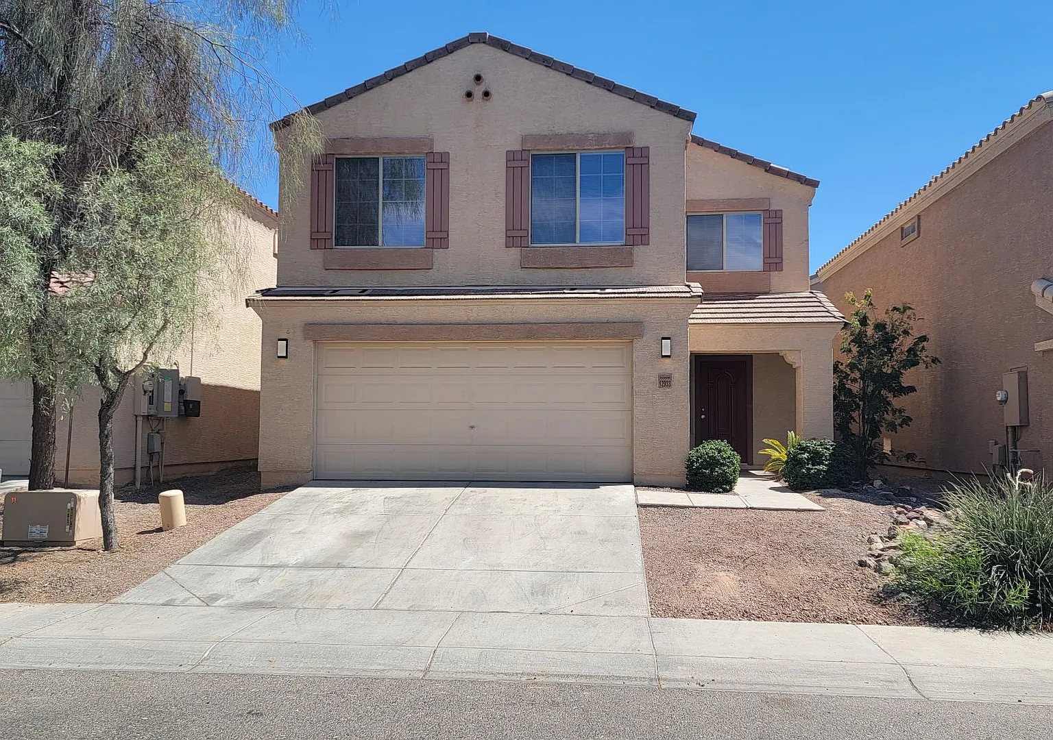 Hard to find a 4 bedroom at this price! No carpet! — Photo 1