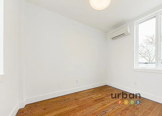 2nd image of 124 Erasmus St #5I