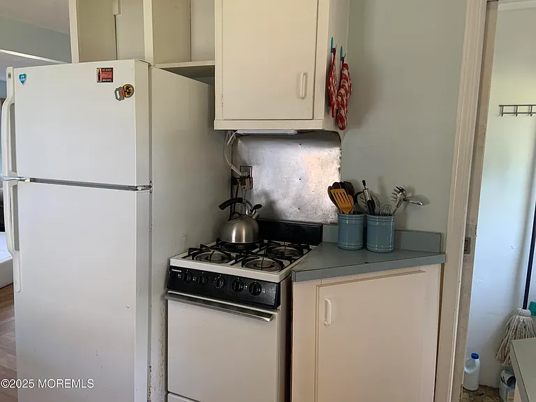 30 Borden St — Photo 7