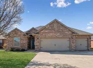 712 Woods Way, Moore, OK 73160