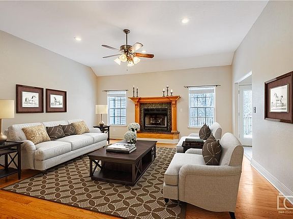 3rd image of 2 Marlin Ln