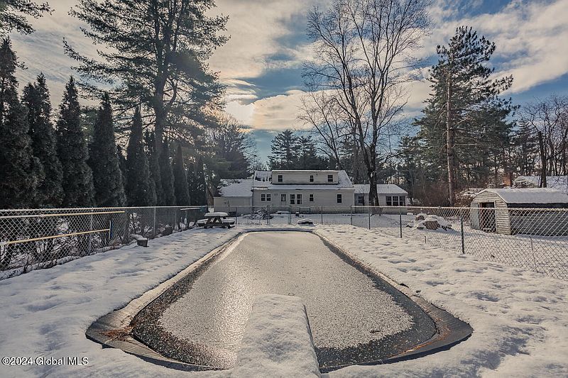 2nd image of 2 Pinewood Court