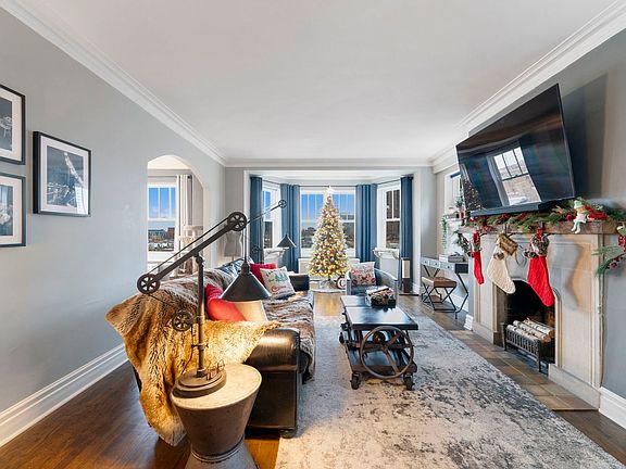 3rd image of 609 W Stratford Pl APT 7C