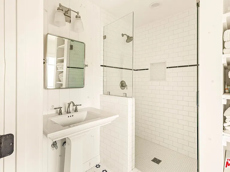 2102 N Bronson Ave — Photo 33