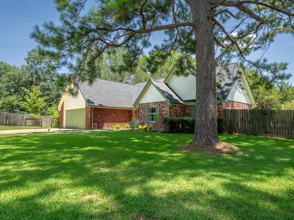 140 Cherry Cir E, New Waverly, TX 77358
