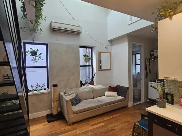 105 Vanderveer Street image 1 of 20