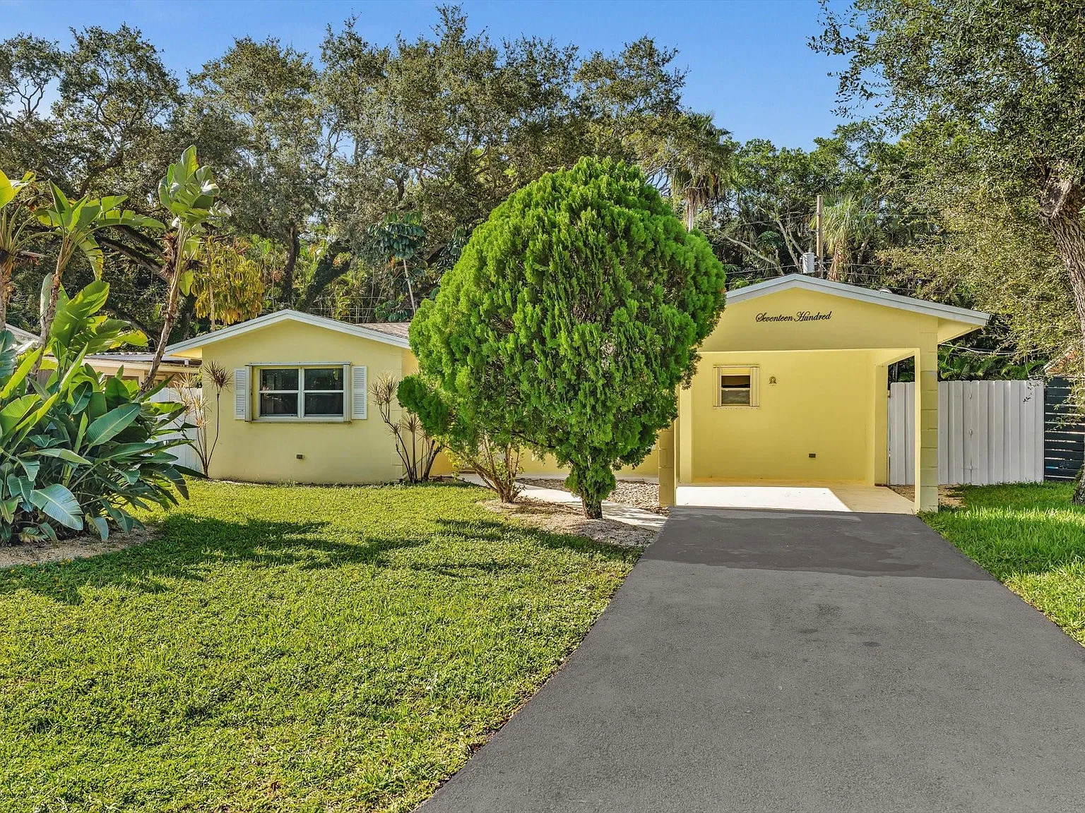 3 bed, 2.0 bath, 1218 sqft, $3,300 — Photo 1