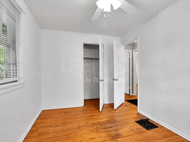 702 Compton St — Photo 10