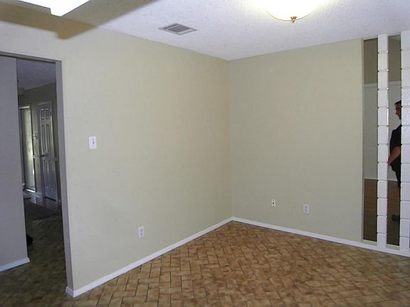 4th image of 22602 Elsinore Dr