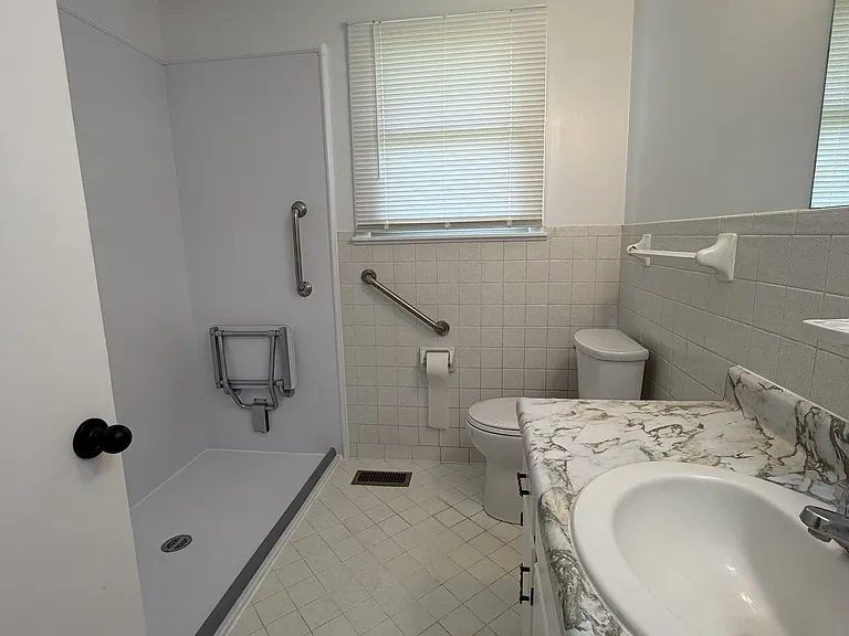 Hallway full bath