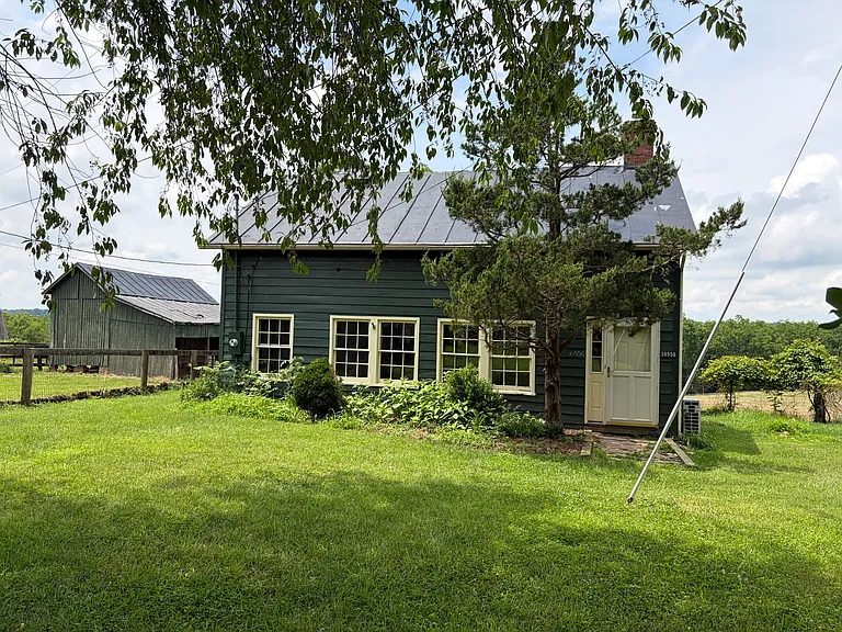 Oakhill Farm Rd — Photo 1