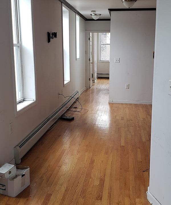 2nd image of 320 Forrest St #3L