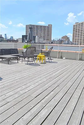 Sold by R New York | media 8