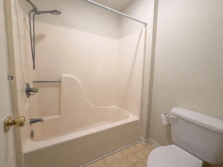 1170 Miller St #1 — Photo 12