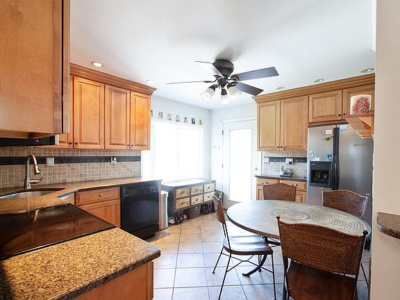 4th image of 232 Cypress Ln W