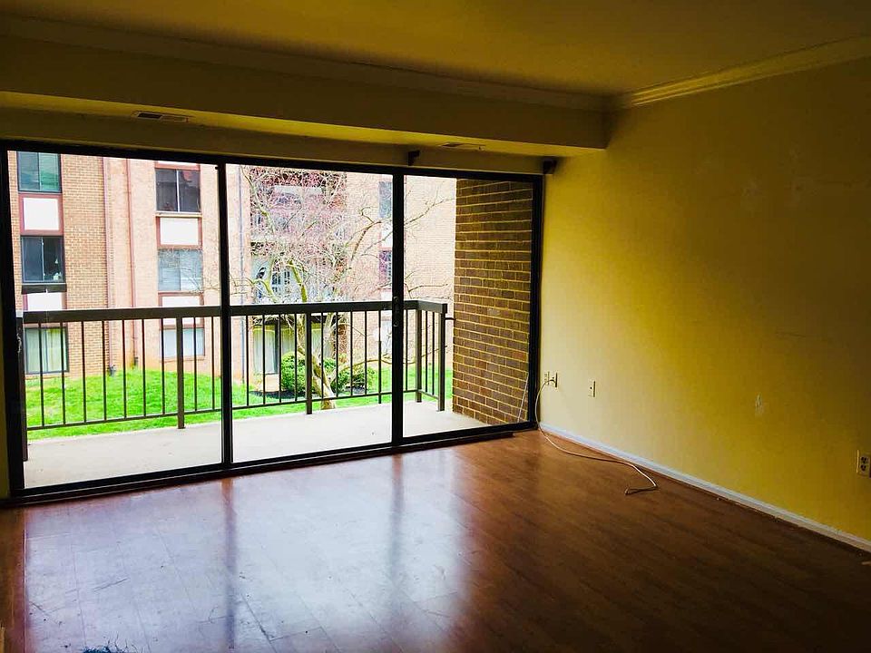 1st image of 9710 Kingsbridge Dr APT 201