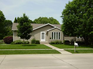 217 Damascus Dr, Cedar Falls, IA 50613