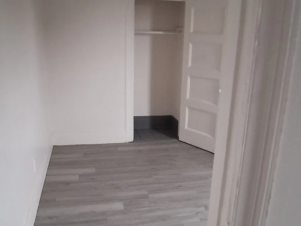 30 E Main St #4