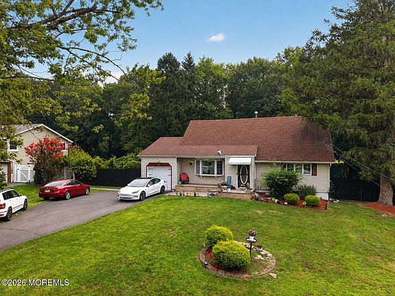 3rd image of 33 Heather Drive
